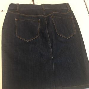 Ann Taylor size 6 petite dark wash blue denim jean skirt